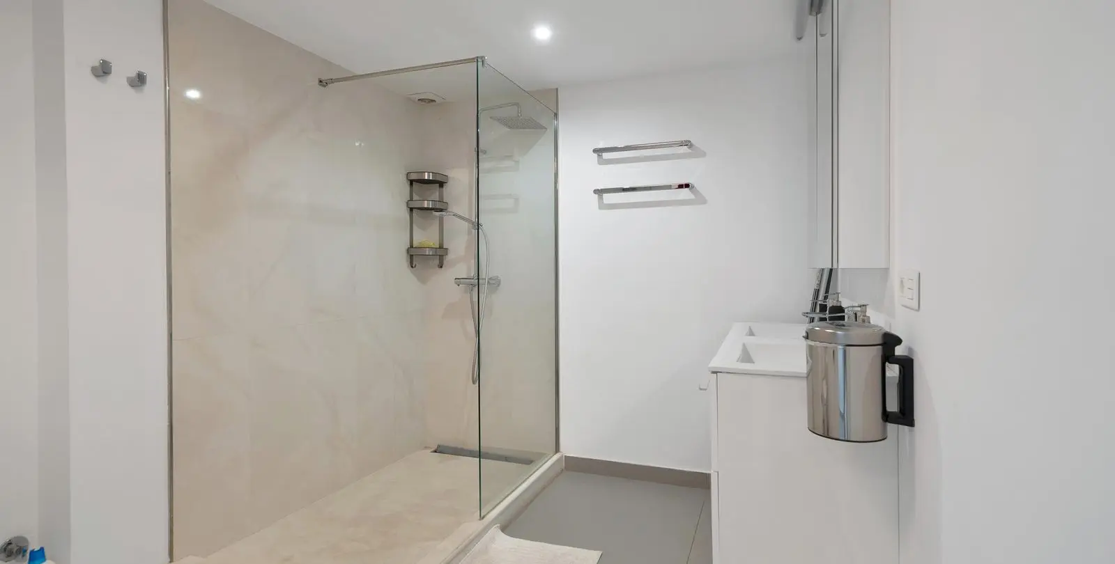 Venta de apartamento en planta media en Marbella 9