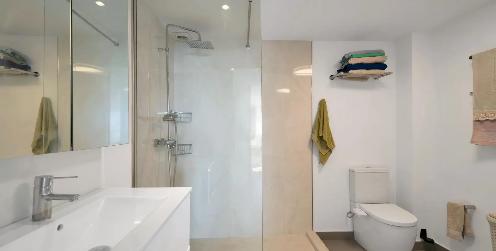 Venta de apartamento en planta media en Marbella 11