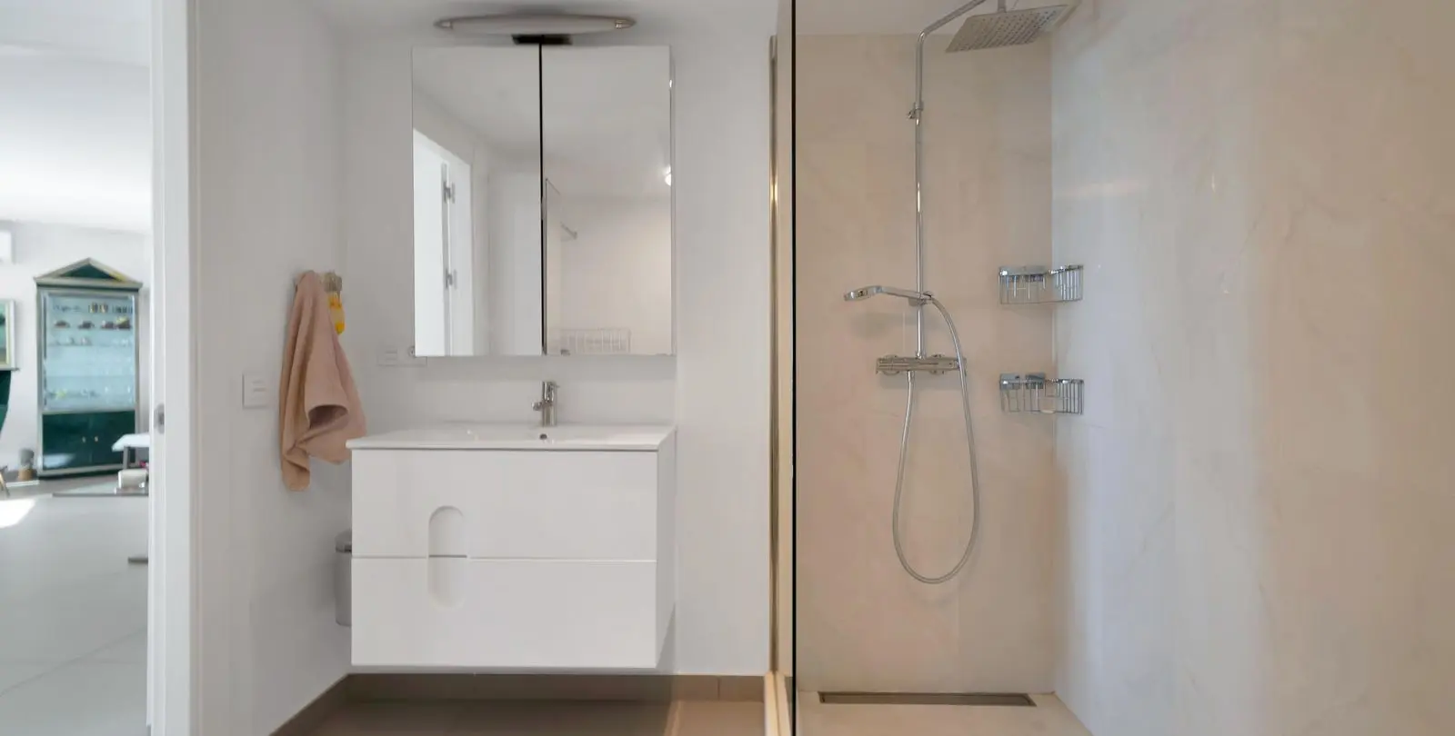 Venta de apartamento en planta media en Marbella 13