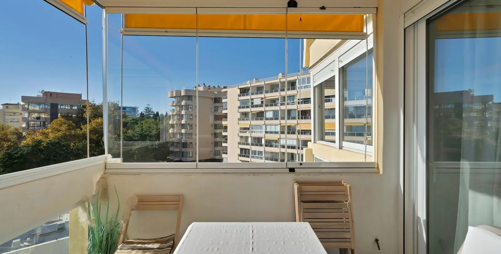 Venta de apartamento en planta media en Marbella 27