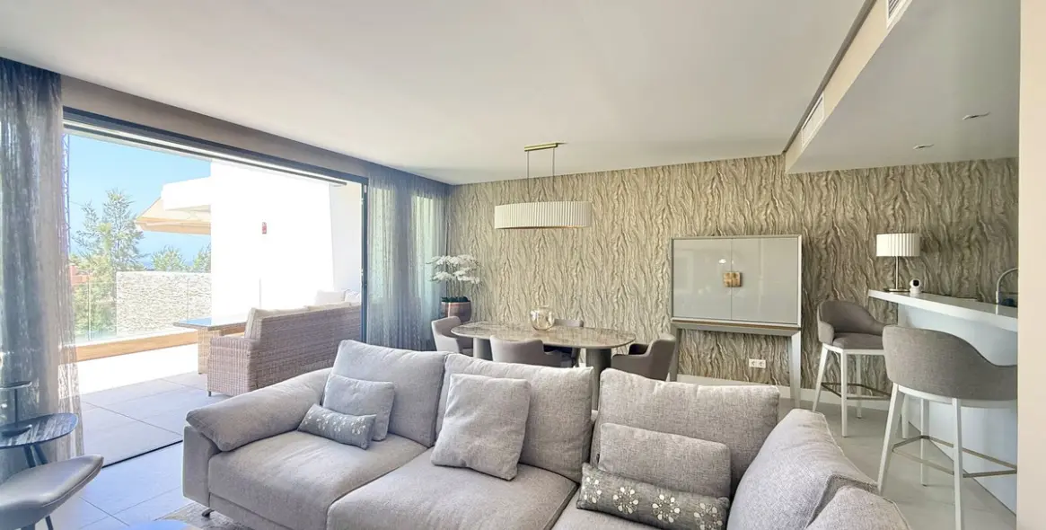 Sale of penthouse in Cabopino 25