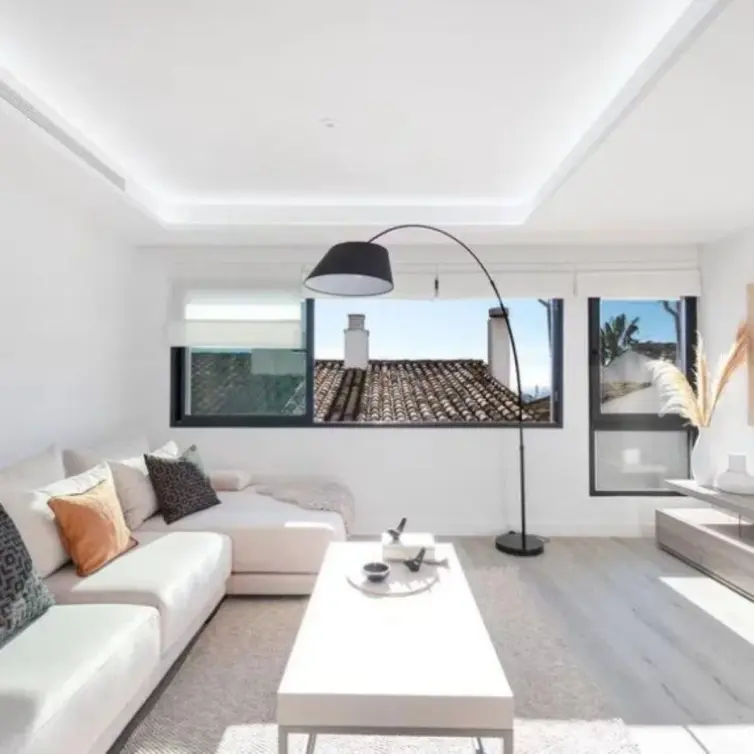 Venta de apartamento en planta media en Puerto Banús