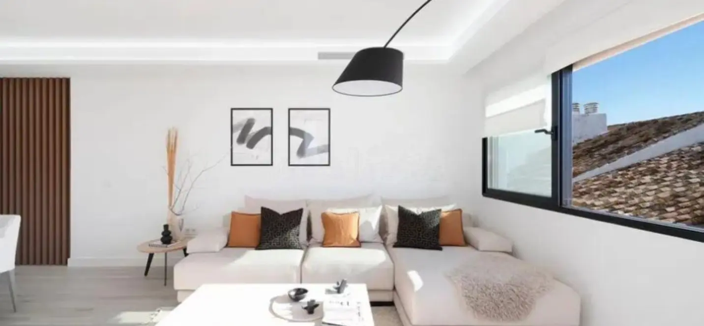 Venta de apartamento en planta media en Puerto Banús 3