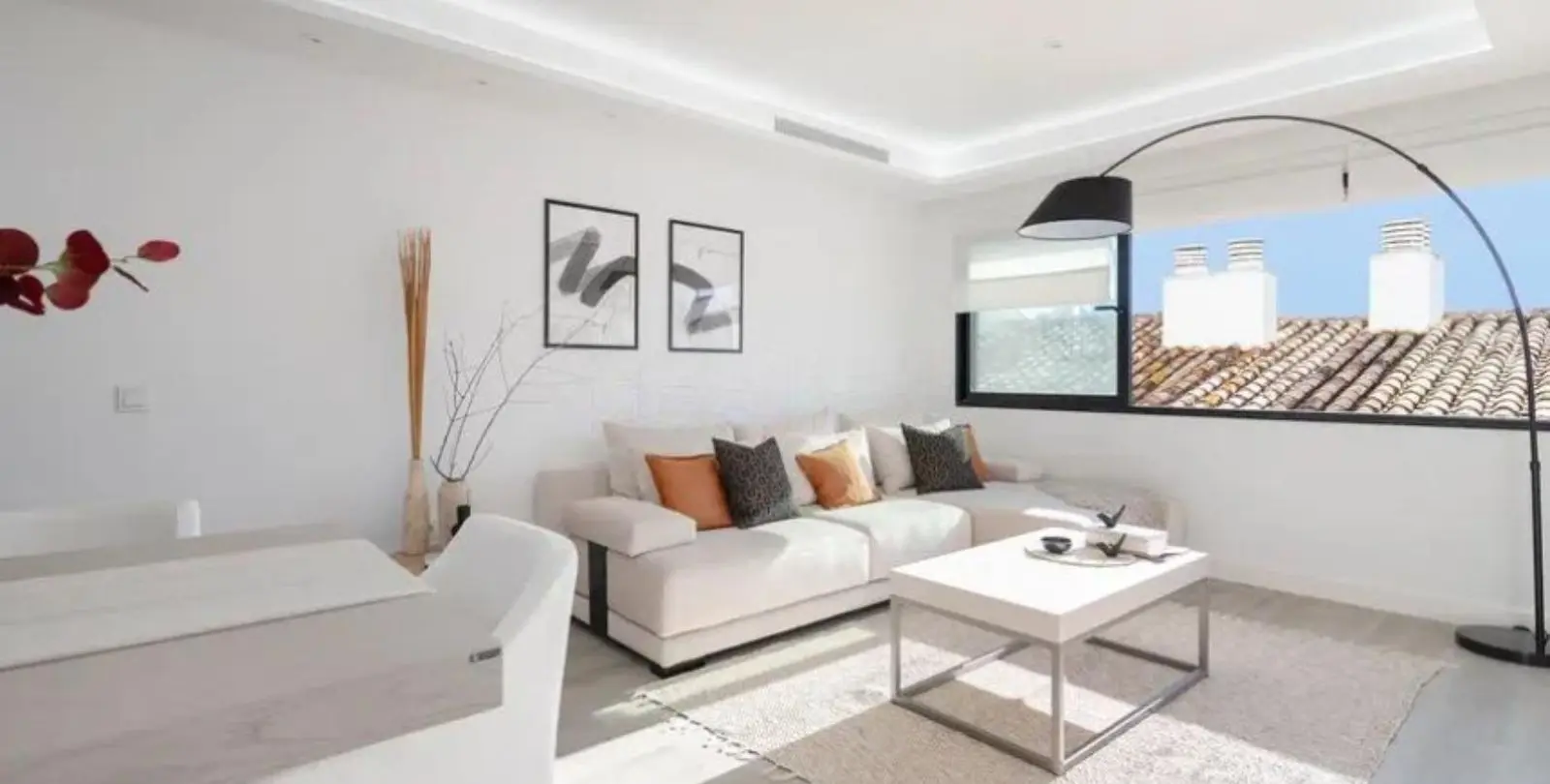 Sale of middle floor apartment in Puerto Banús 6