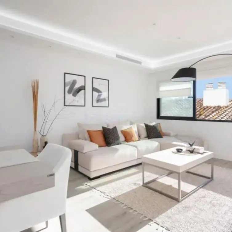 Venta de apartamento en planta media en Puerto Banús