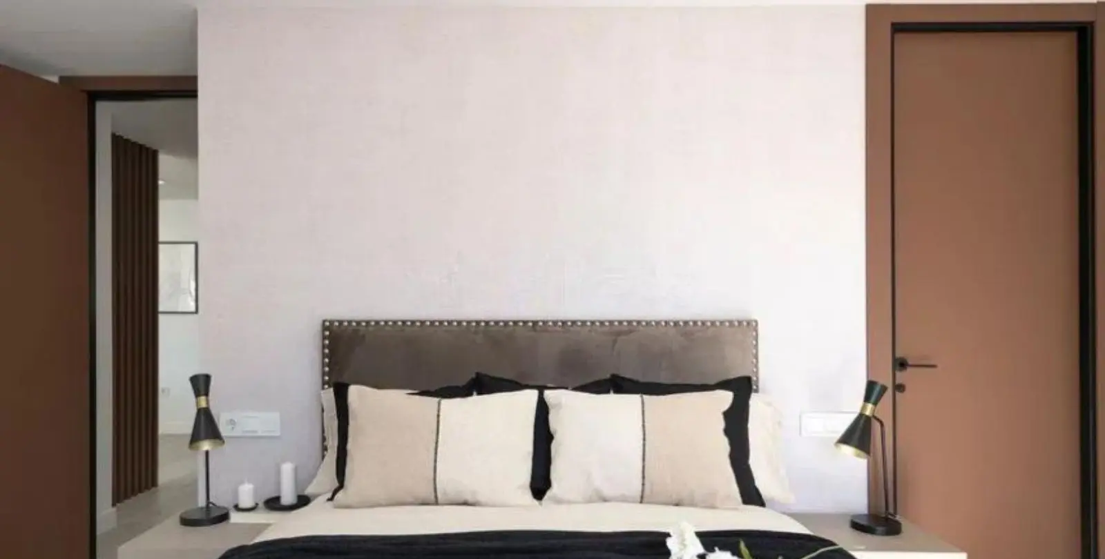 Sale of middle floor apartment in Puerto Banús 11