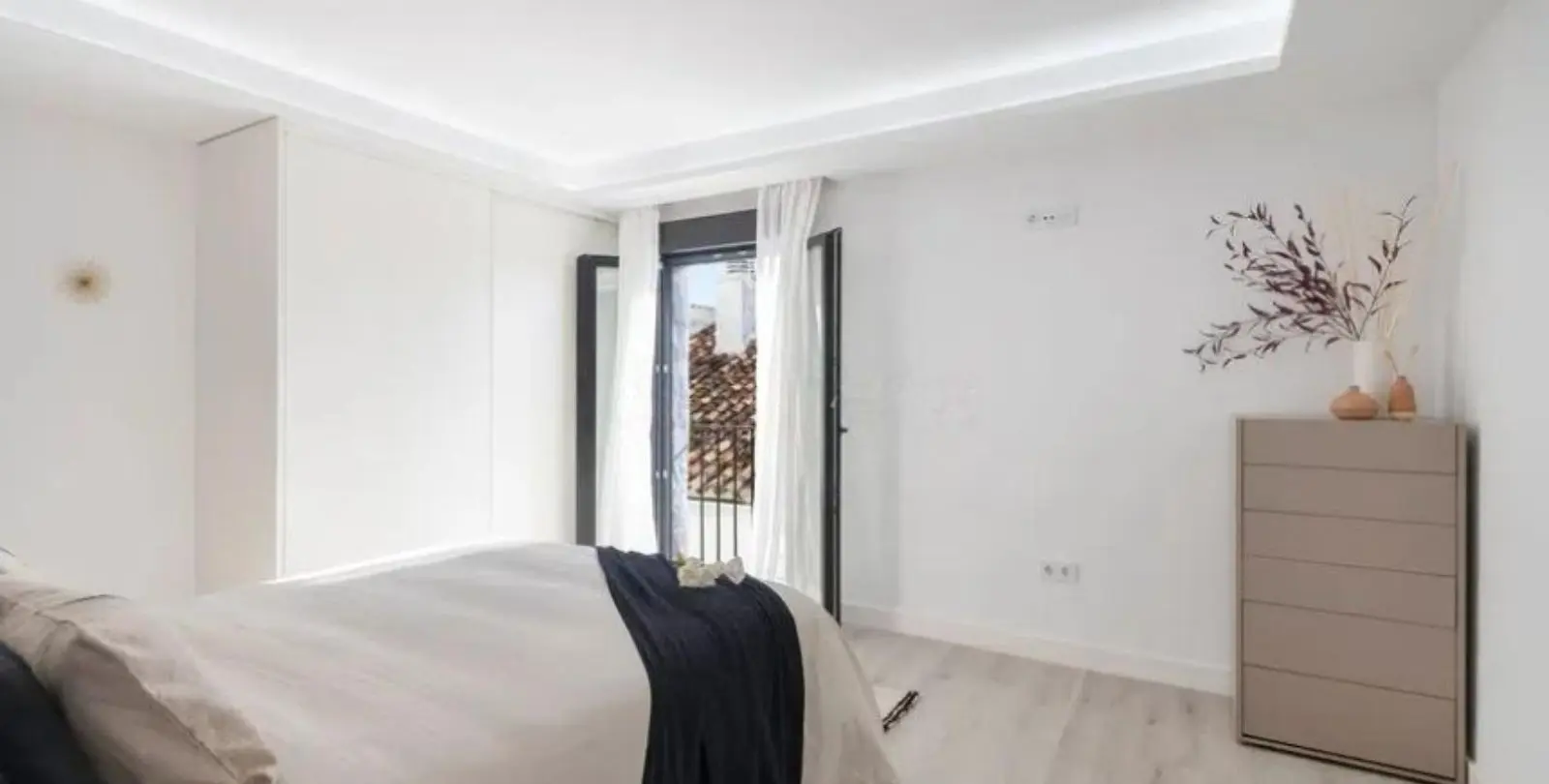 Sale of middle floor apartment in Puerto Banús 12