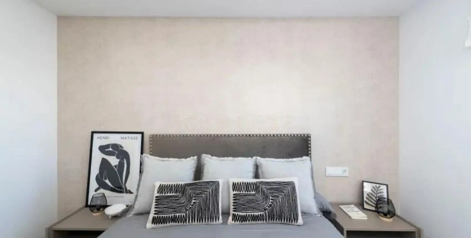 Sale of middle floor apartment in Puerto Banús 14