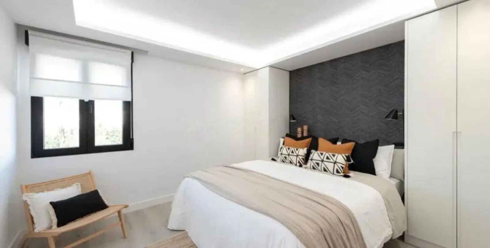 Sale of middle floor apartment in Puerto Banús 17
