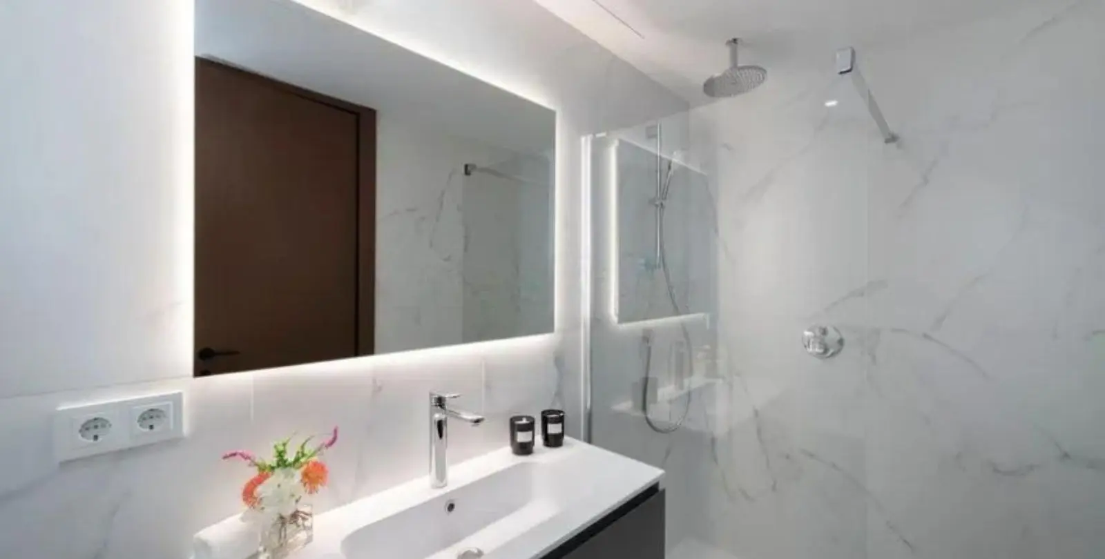 Sale of middle floor apartment in Puerto Banús 21