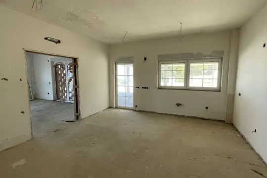 Image 4 thumb