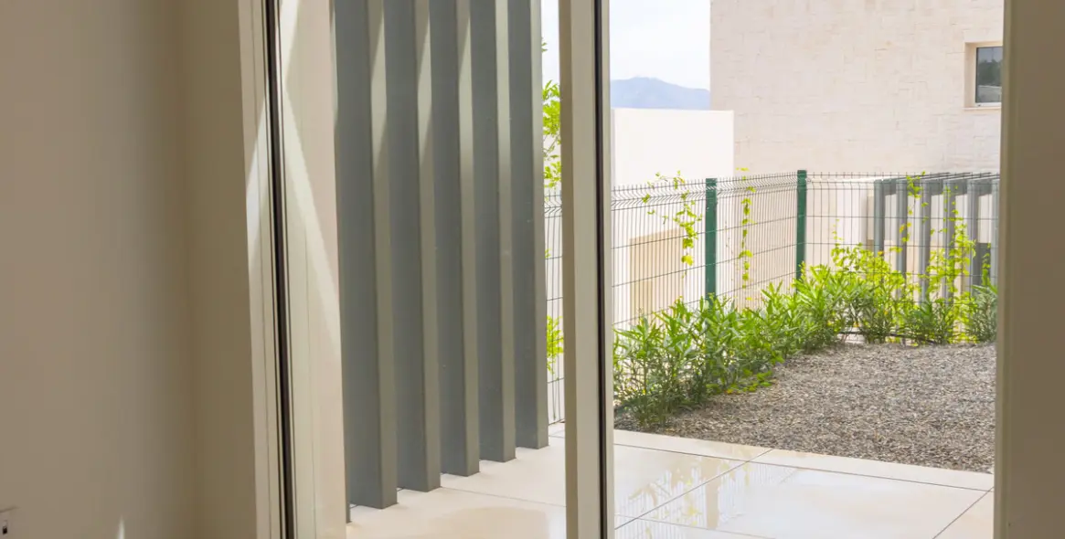 Sale of ground floor apartment in Ojén 43