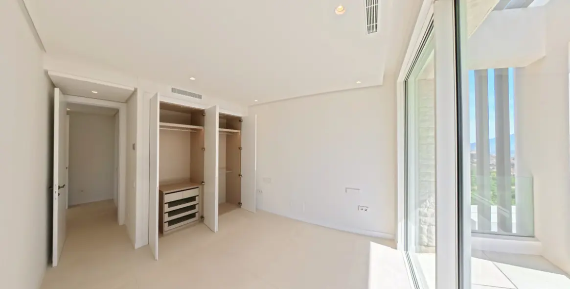 Sale of ground floor apartment in Ojén 50