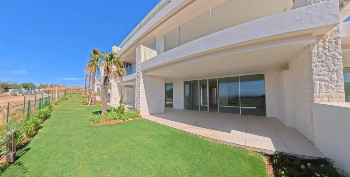 Sale of ground floor apartment in Ojén 53