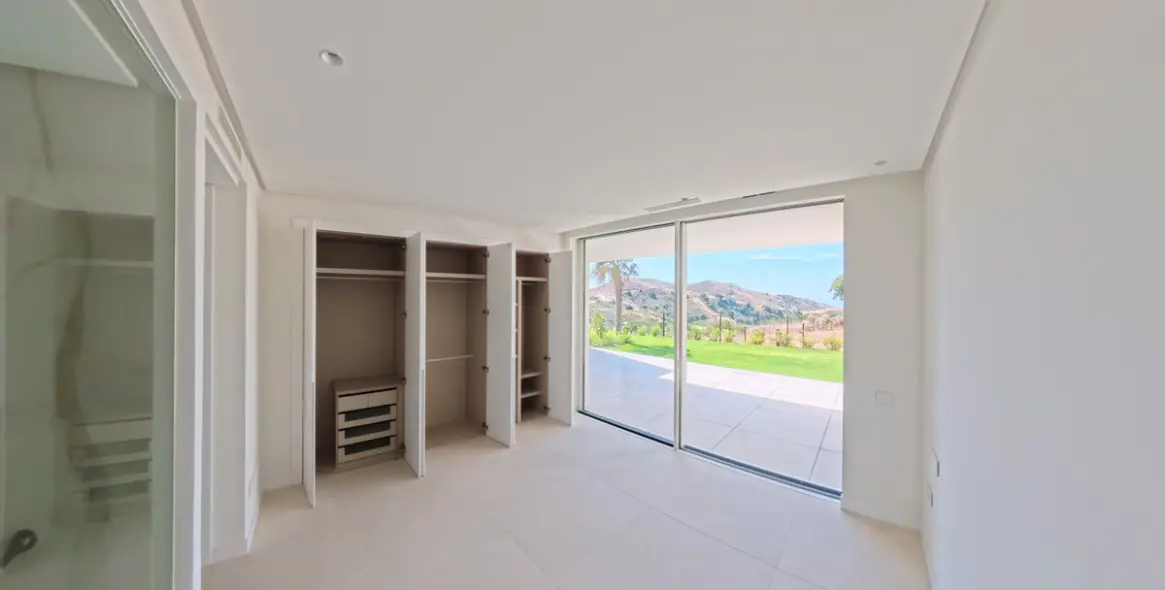 Sale of ground floor apartment in Ojén 56