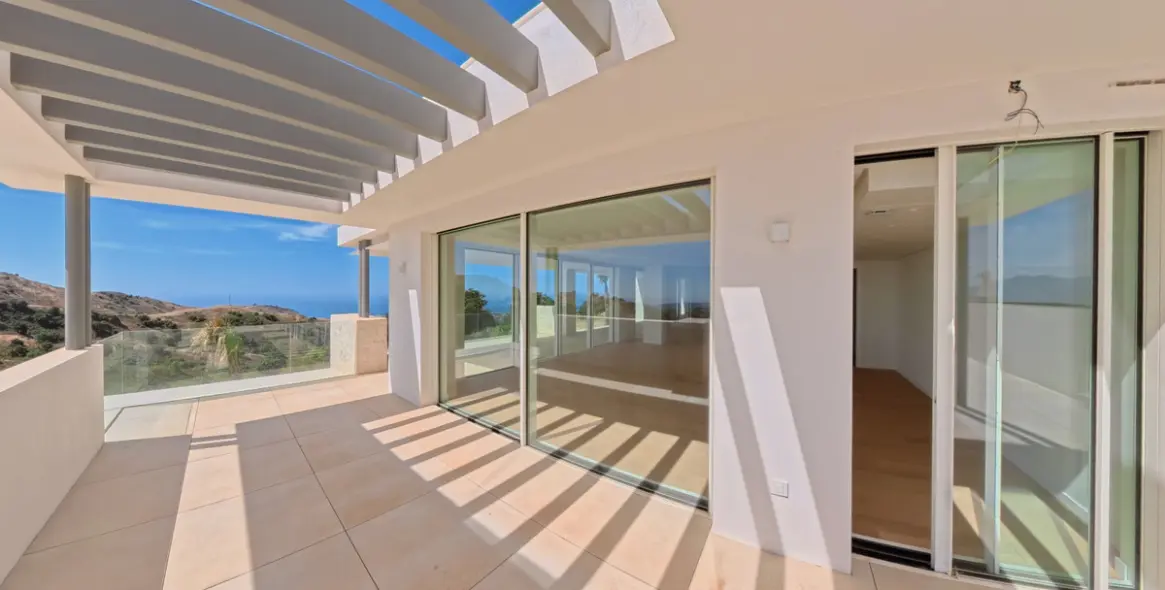 Sale of ground floor apartment in Ojén 66