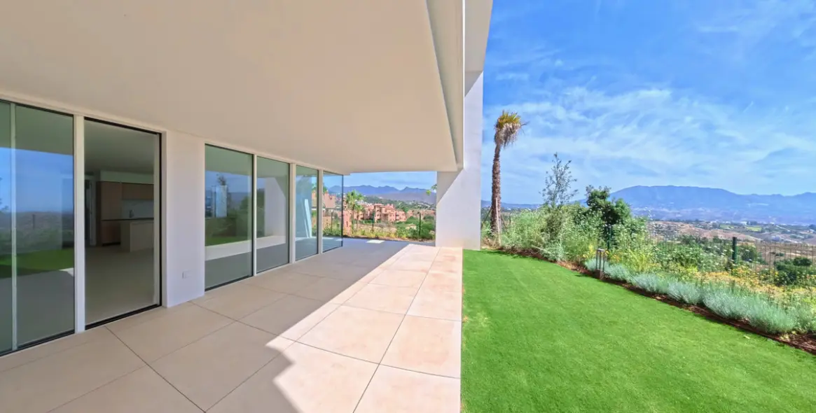 Sale of ground floor apartment in Ojén 73