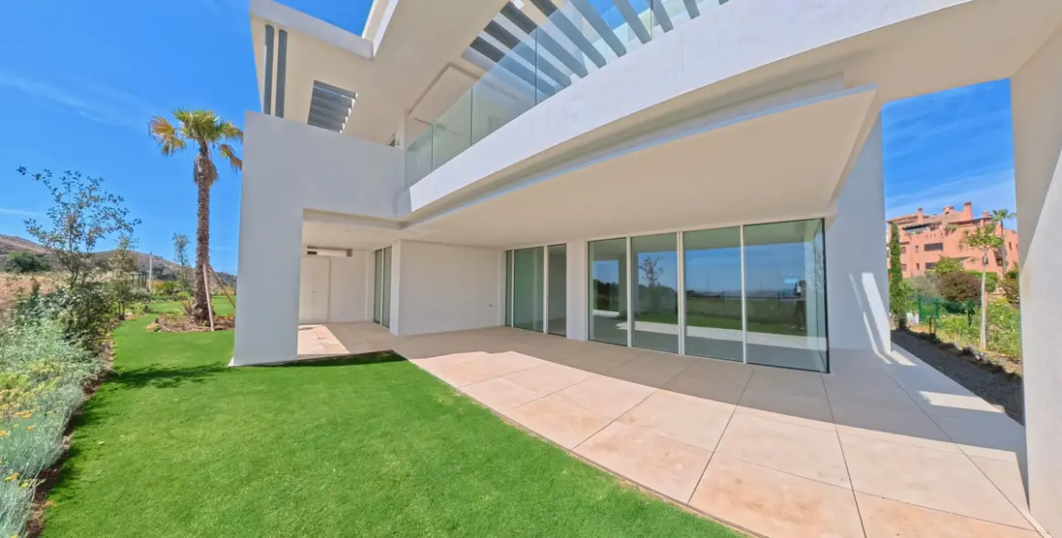 Sale of ground floor apartment in Ojén 74