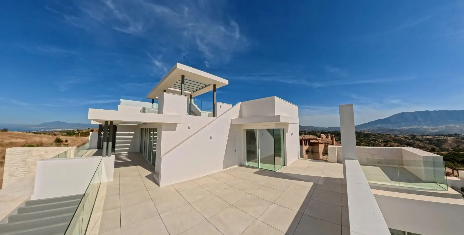 Sale of ground floor apartment in Ojén 13