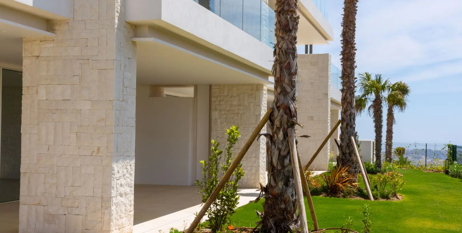 Sale of ground floor apartment in Ojén 25