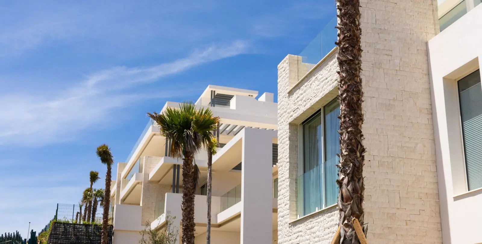 Sale of ground floor apartment in Ojén 28