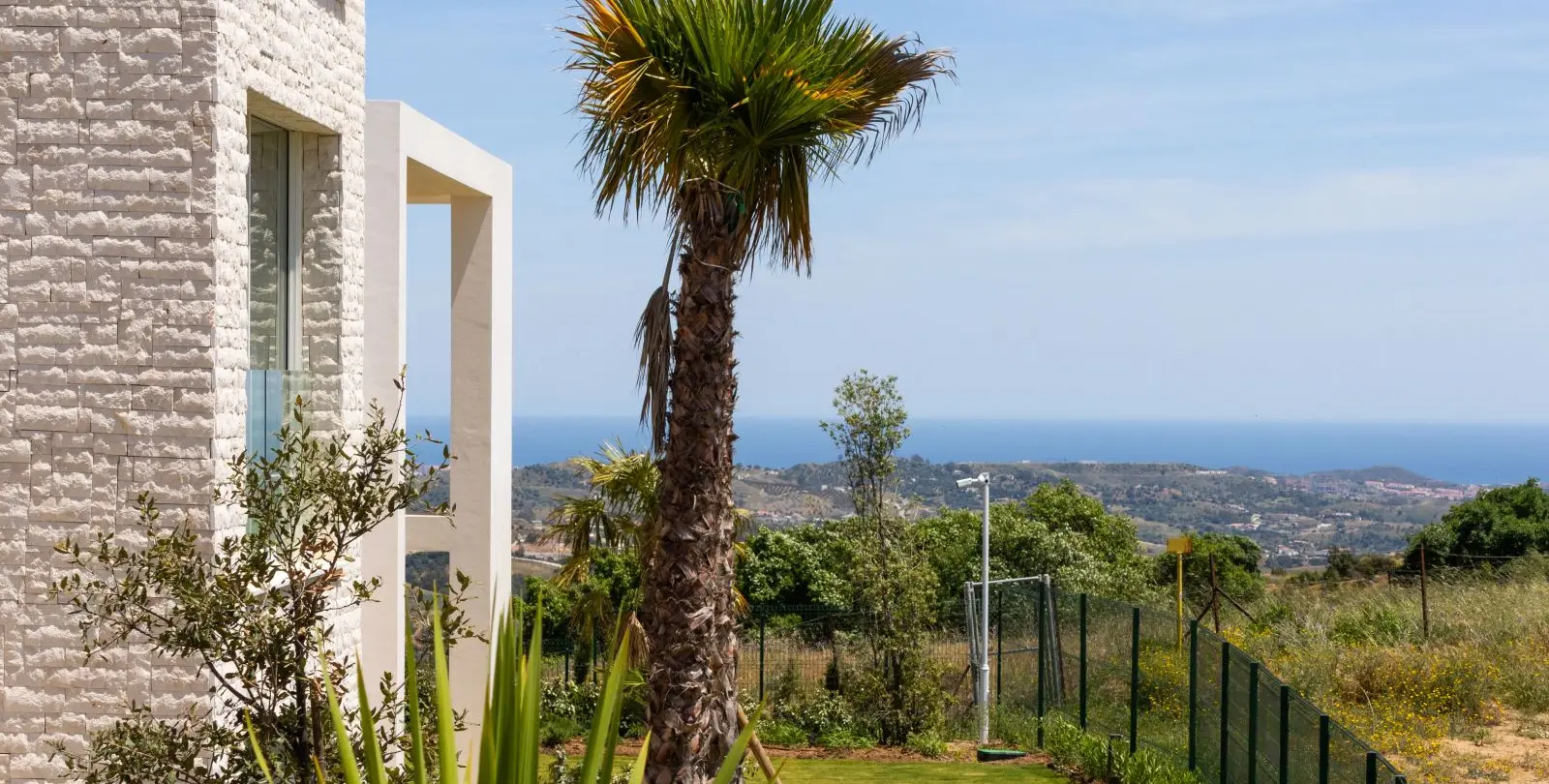 Sale of ground floor apartment in Ojén 32