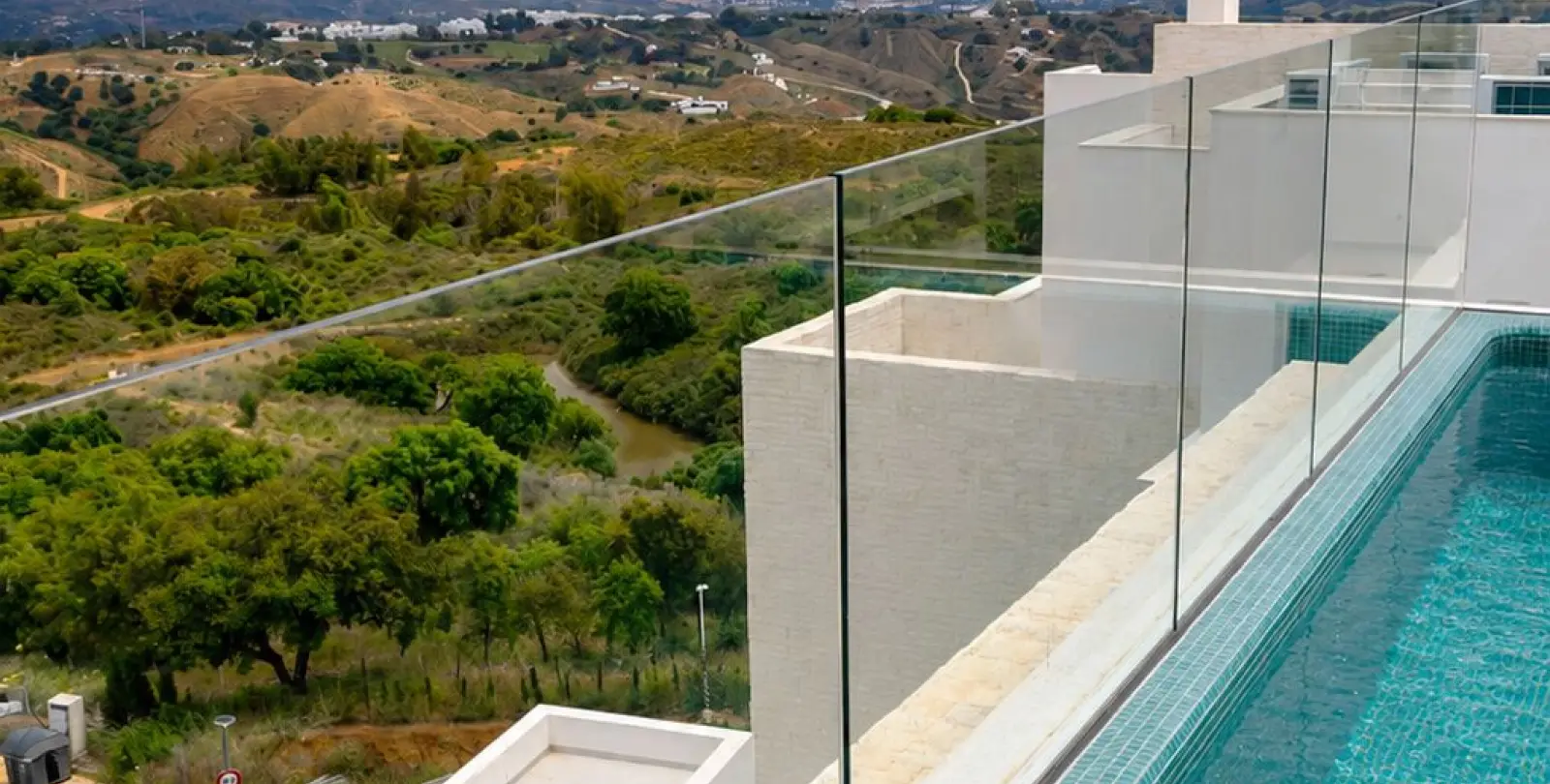 Sale of ground floor apartment in Ojén 37