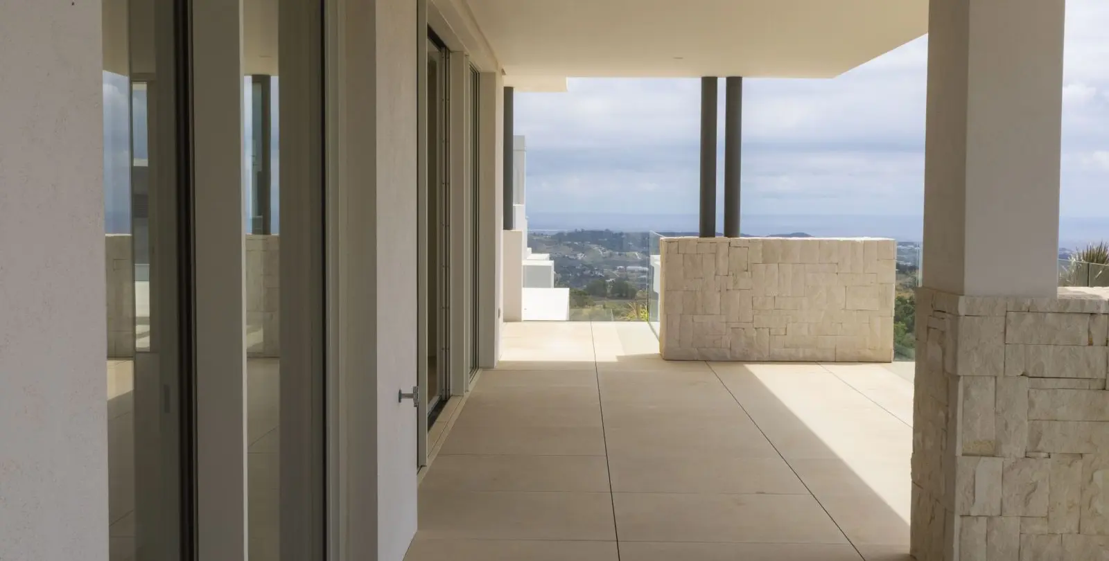 Sale of ground floor apartment in Ojén 75