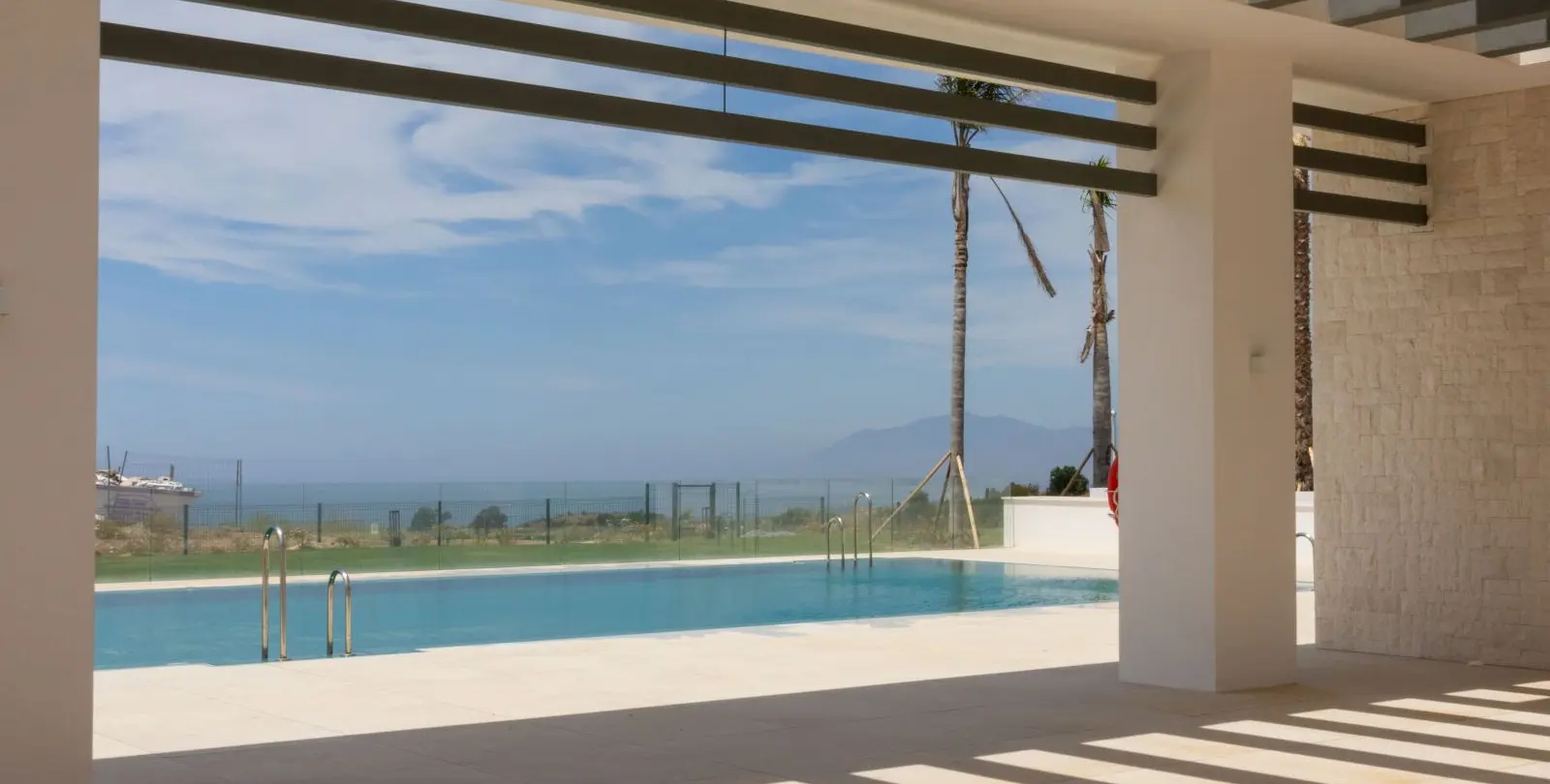 Sale of ground floor apartment in Ojén 83