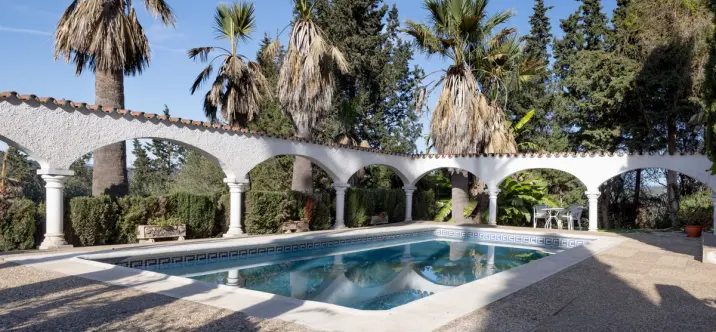 Продажа  отдельно стоящей виллы в San Enrique 4