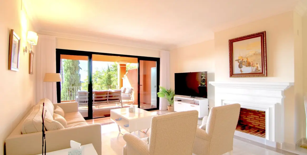 Venta de apartamento en planta media en Monte Halcones 1