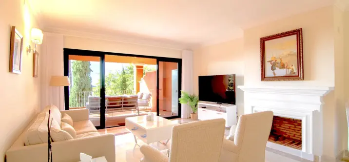 Venta de apartamento en planta media en Monte Halcones 0