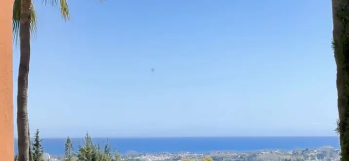 Venta de apartamento en planta media en Monte Halcones 2