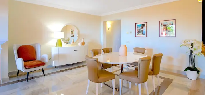 Venta de apartamento en planta media en Monte Halcones 4