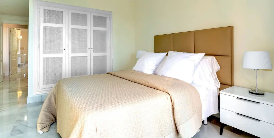 Venta de apartamento en planta media en Monte Halcones 18