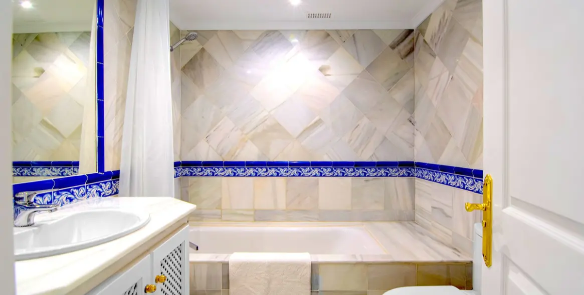 Sale of middle floor apartment in Monte Halcones 23