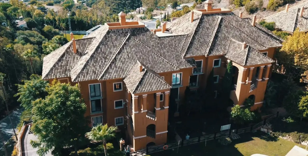 Sale of middle floor apartment in Monte Halcones 24