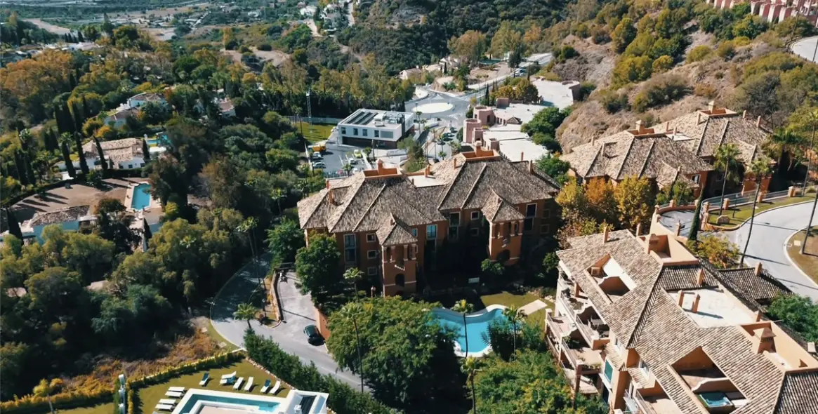 Sale of middle floor apartment in Monte Halcones 25