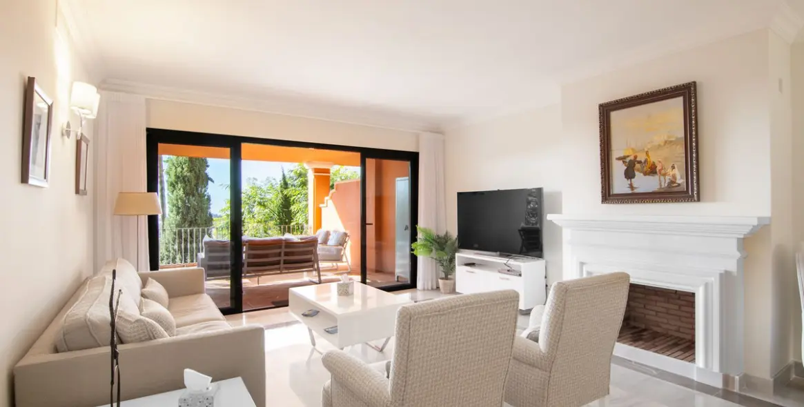 Sale of middle floor apartment in Monte Halcones 26