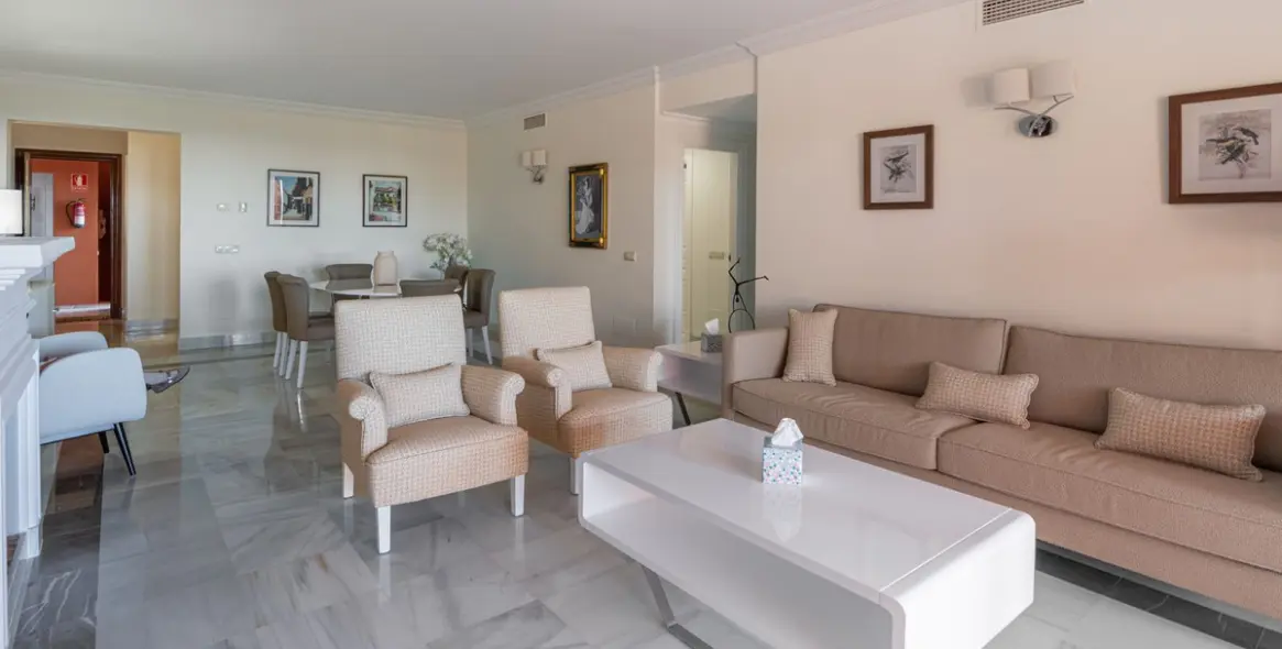 Sale of middle floor apartment in Monte Halcones 29