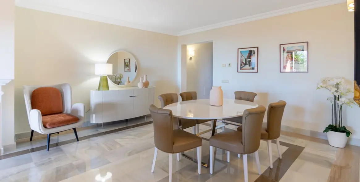 Sale of middle floor apartment in Monte Halcones 30