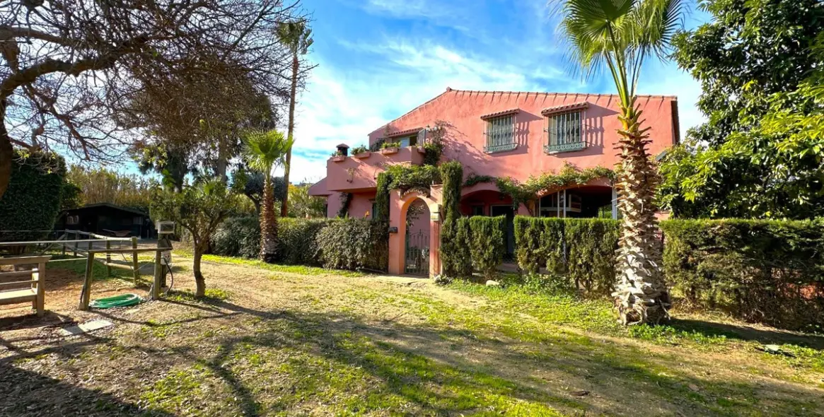 Sale of finca - cortijo in Estepona 1