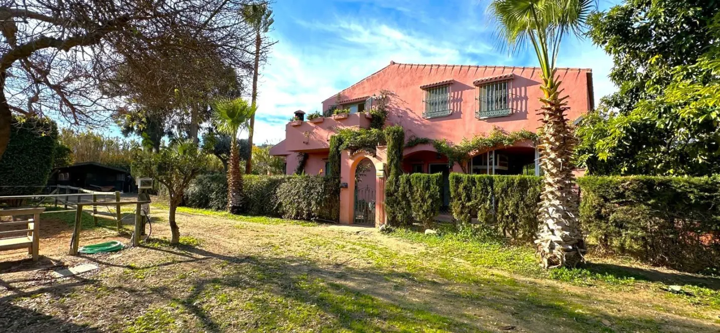 Sale of finca - cortijo in Estepona 0