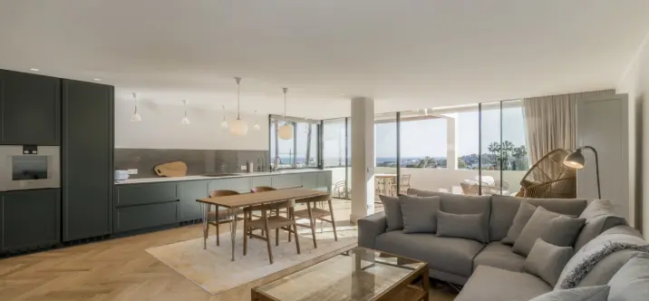 Venta de apartamento en planta media en Nueva Andalucía 1