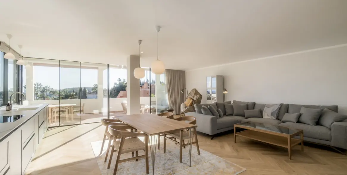 Sale of middle floor apartment in Nueva Andalucía 3