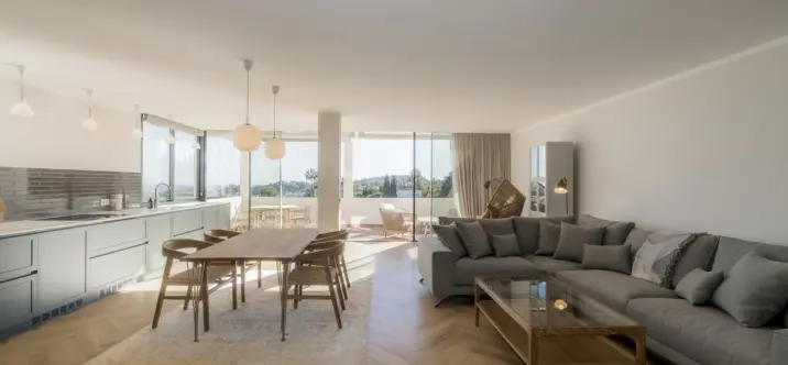 Venta de apartamento en planta media en Nueva Andalucía 3