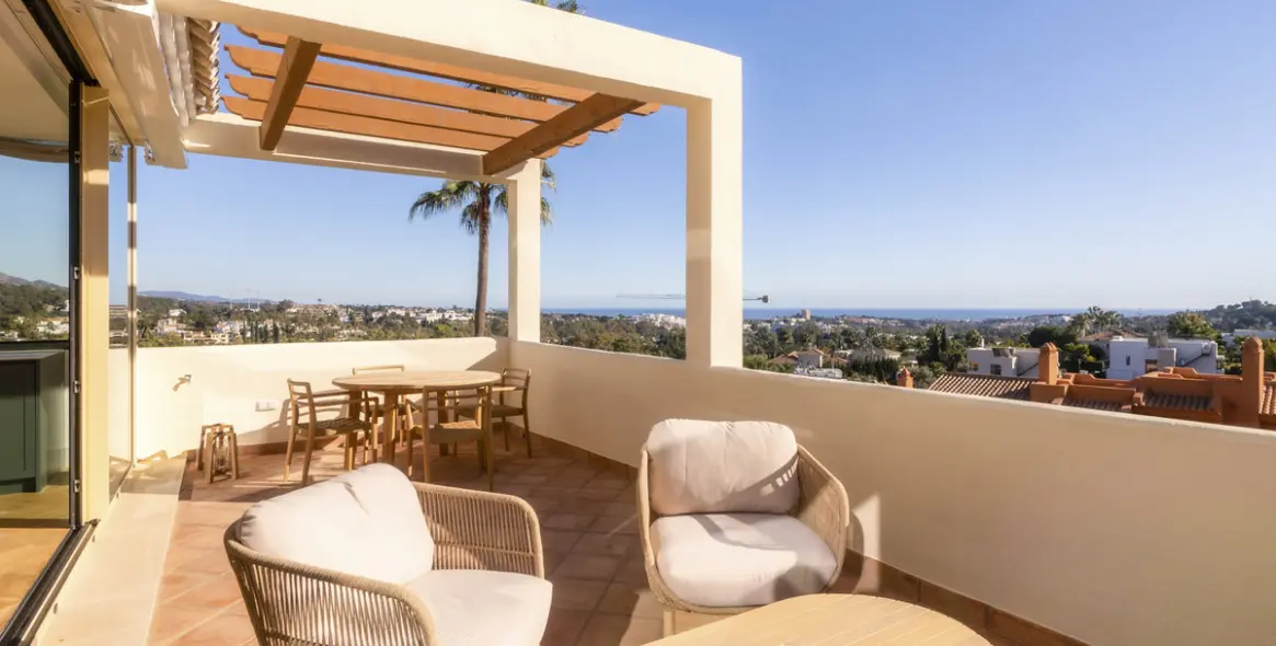 Sale of middle floor apartment in Nueva Andalucía 11