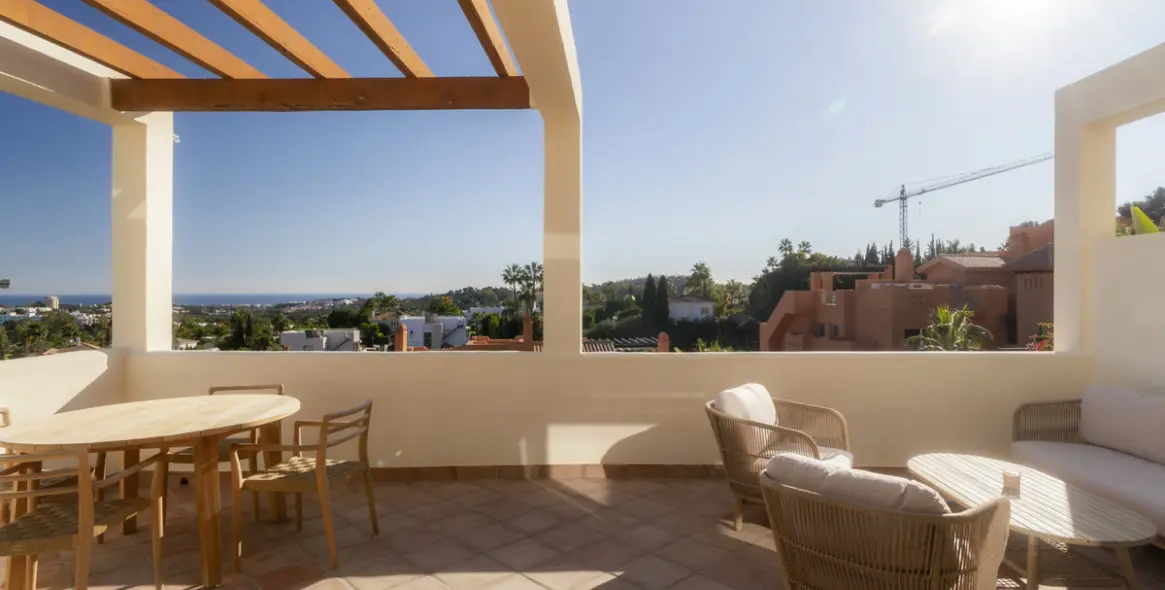 Sale of middle floor apartment in Nueva Andalucía 12