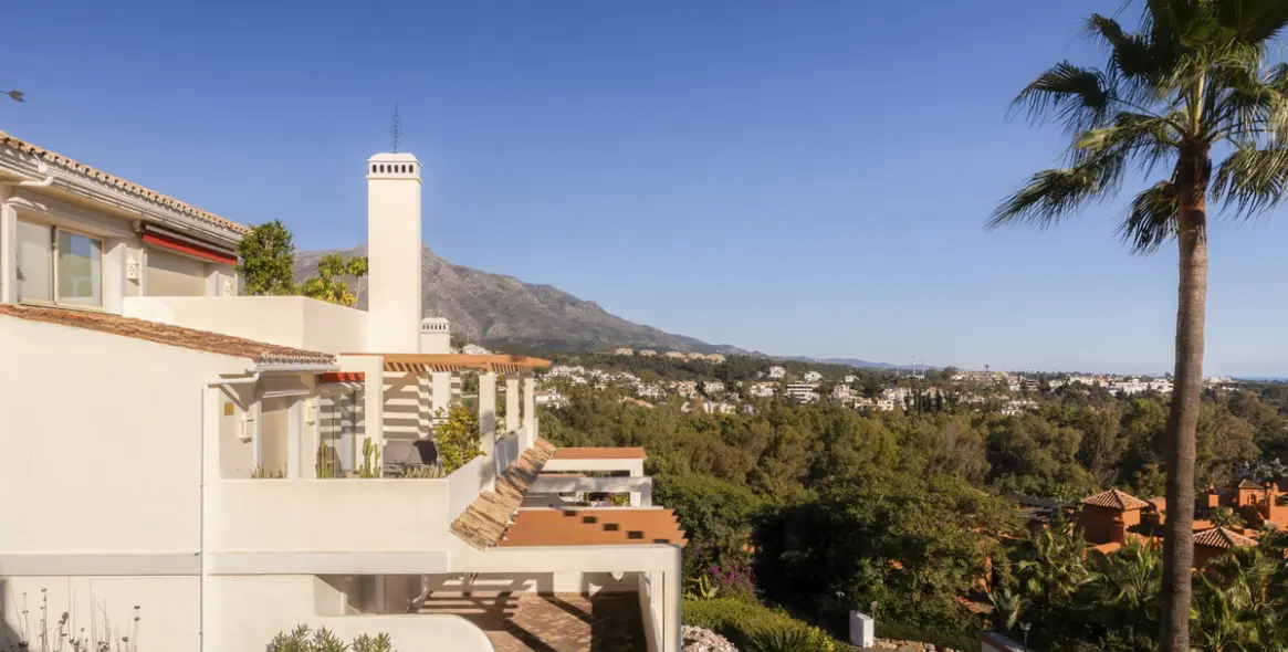 Sale of middle floor apartment in Nueva Andalucía 20