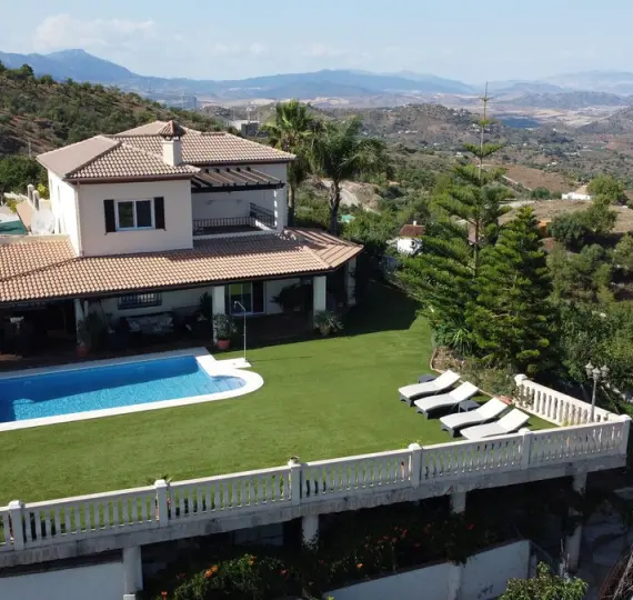 Sale of finca - cortijo in Monda